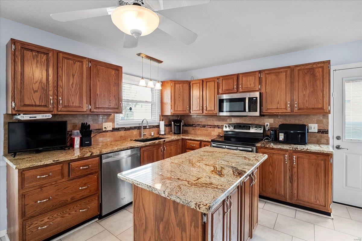 St Louis, Missouri 63146, United States, 4 Bedrooms Bedrooms, ,3 BathroomsBathrooms,Residential,Pending,543