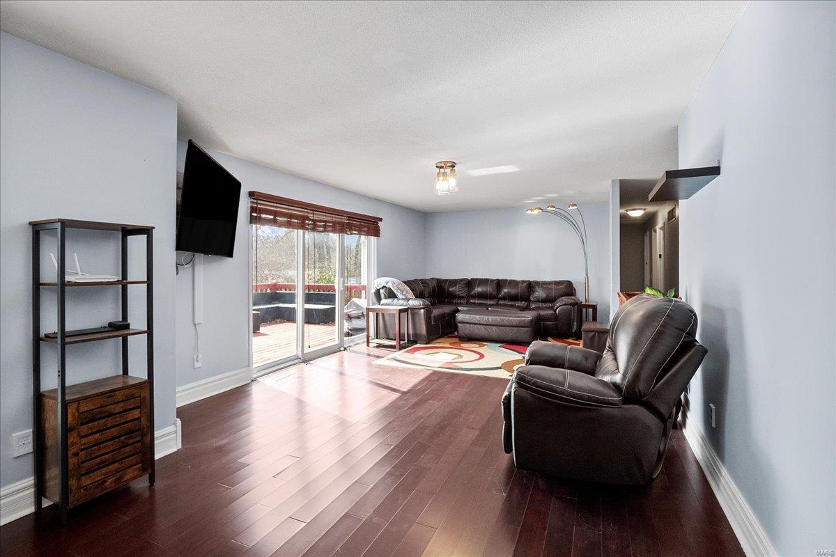 St Louis, Missouri 63146, United States, 4 Bedrooms Bedrooms, ,3 BathroomsBathrooms,Residential,Pending,543