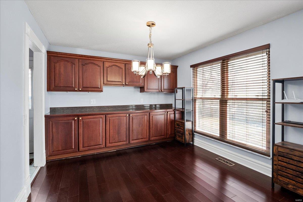 St Louis, Missouri 63146, United States, 4 Bedrooms Bedrooms, ,3 BathroomsBathrooms,Residential,Pending,543