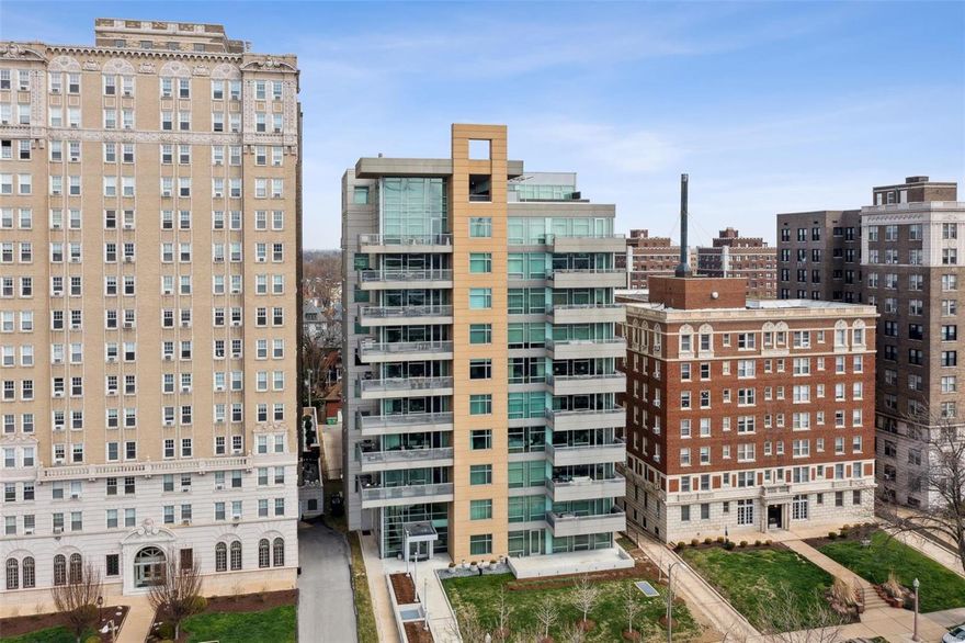 Spectacular contemporary unit on 4th floor with splendid views toward both the arch and to Forest Park. This superb, south-facing unit offers an ideal open floor plan, 2 bedrooms plus a den, 10-ft ceilings, panoramic floor to ceiling windows, motorized shades, 2262 SF, and private, direct elevator access. Fine features include a spacious 23' x 9' covered terrace, gorgeous oak floors, closet organizers, and an in-unit washer/dryer. High-quality finishes include baths with Grohe & Toto fixtures, plus marble floors and tops in the primary bath. The open kitchen features custom cabinets, marble backsplash and counter tops, and Bosch s/s appliances. The first floor of 4545 includes a lobby with attendant, fitness center, rentable guest room, plus a conference room with kitchen. The 2 parking spaces (#49 & 50) and a storage locker are in the lower-level garage. The building even features a dog run! Enjoy walking to Whole Foods, Chase Cinema, and Euclid Avenue's popular restaurants and cafes! Some Accessible Features Location: City, End Unit, Upper Level