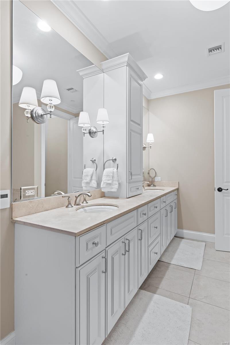 Crescent Condo - Residential