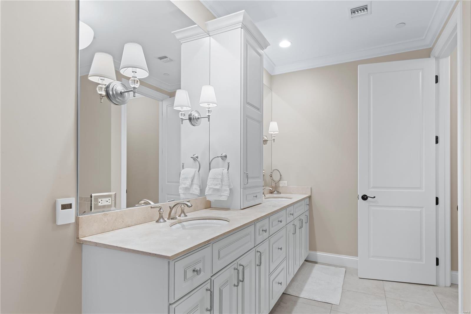 Crescent Condo - Residential