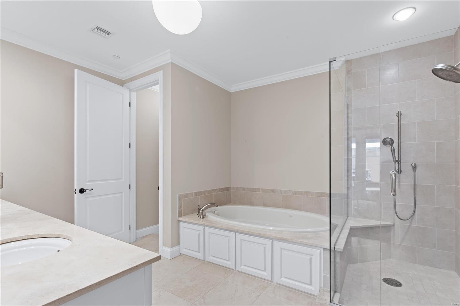 Crescent Condo - Residential