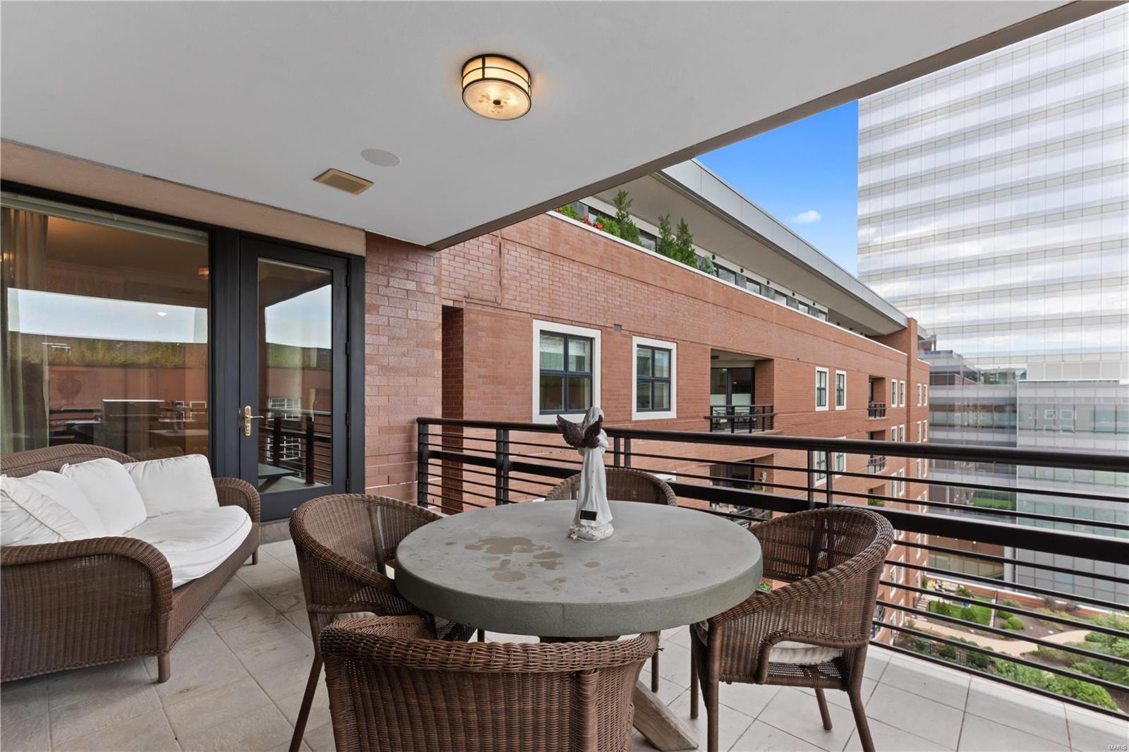 Crescent Condo - Residential