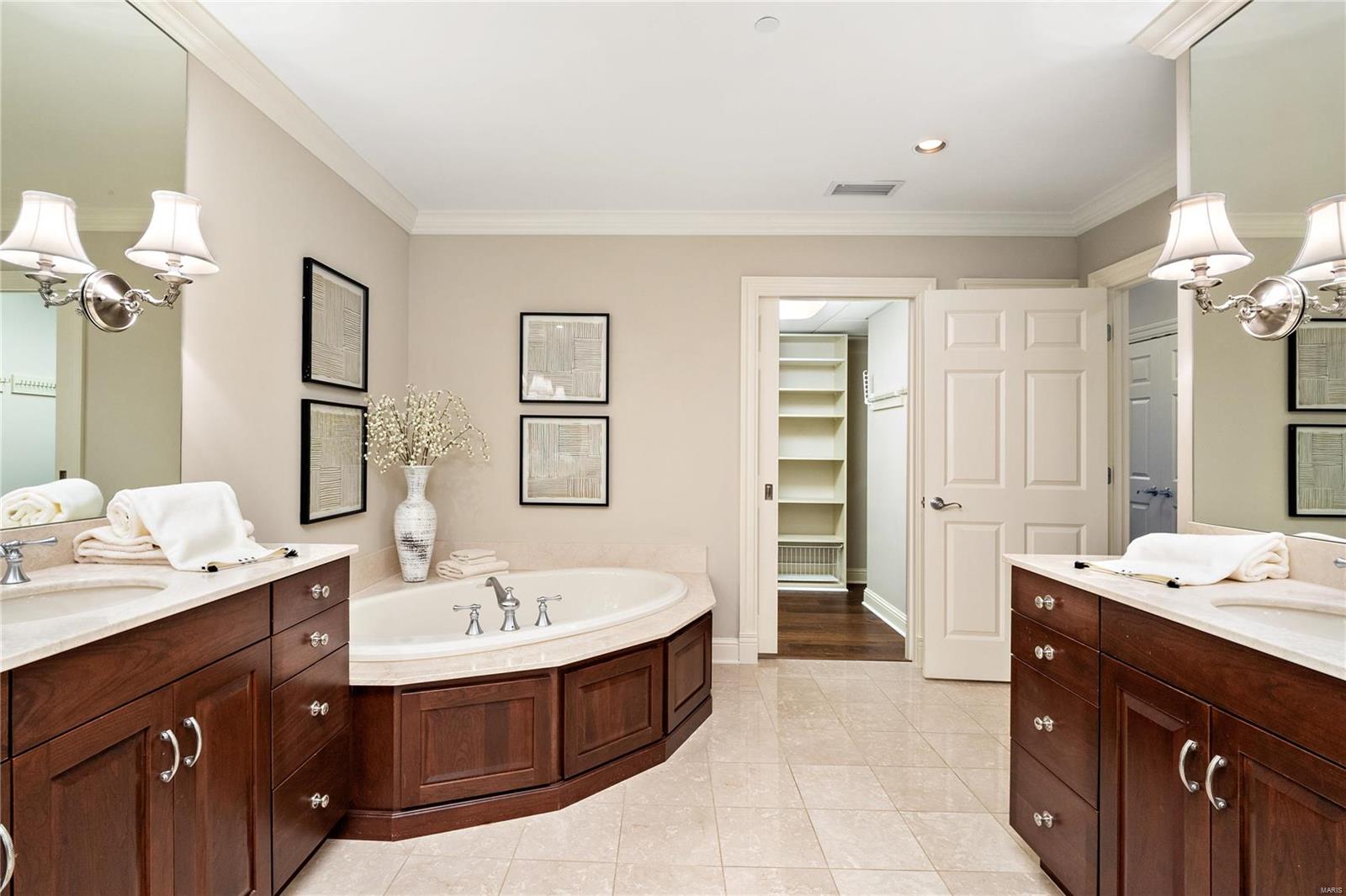 Plaza In Clayton A Condo The - Residential