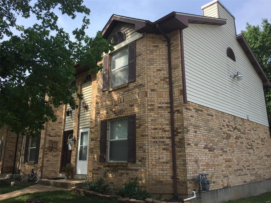 Remarkable townhome in Arnold.  Just remodeled with new carpet, paint, ceramic, blinds, ceiling fans, etc.  This 2 bedroom / 2.5 bath townhome offers 3 levels of living.  The main floor features fabulous living room with fireplace and adjacency to dining / kitchen.  Large deck off the dining area as well as convenient half-bath between kitchen and living room.  Uniquely designed second floor offer two bedroom suites each with full bathrooms and walk-in closet.  Lower level has private room, full bath, and tons of storage.  Convenient to highway 55 and highway 141.  Fox schools.  2 car off-street parking.  Full use of pool and clubhouse. Location: End Unit, Ground Level, Suburban