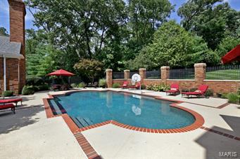 Huntleigh Manor - Residential