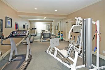 Huntleigh Manor - Residential