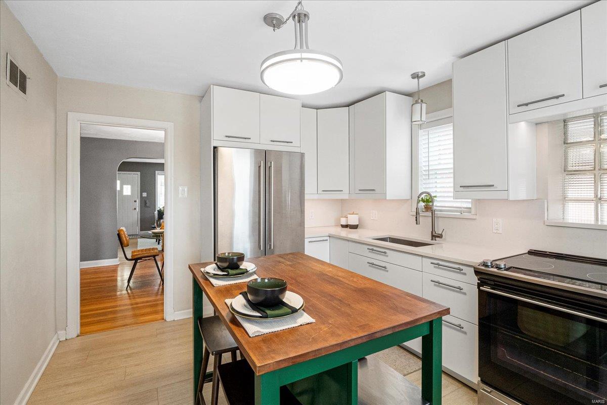 St Louis, Missouri 63116, United States, 2 Bedrooms Bedrooms, ,1 BathroomBathrooms,Residential,Pending,110943