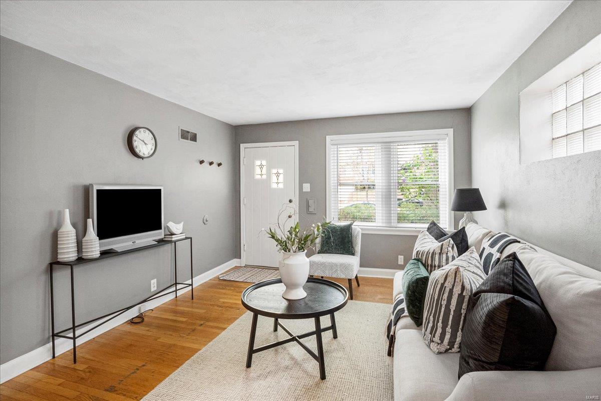 St Louis, Missouri 63116, United States, 2 Bedrooms Bedrooms, ,1 BathroomBathrooms,Residential,Pending,110943