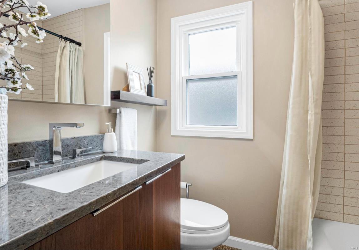 St Louis, Missouri 63116, United States, 2 Bedrooms Bedrooms, ,1 BathroomBathrooms,Residential,Pending,110943