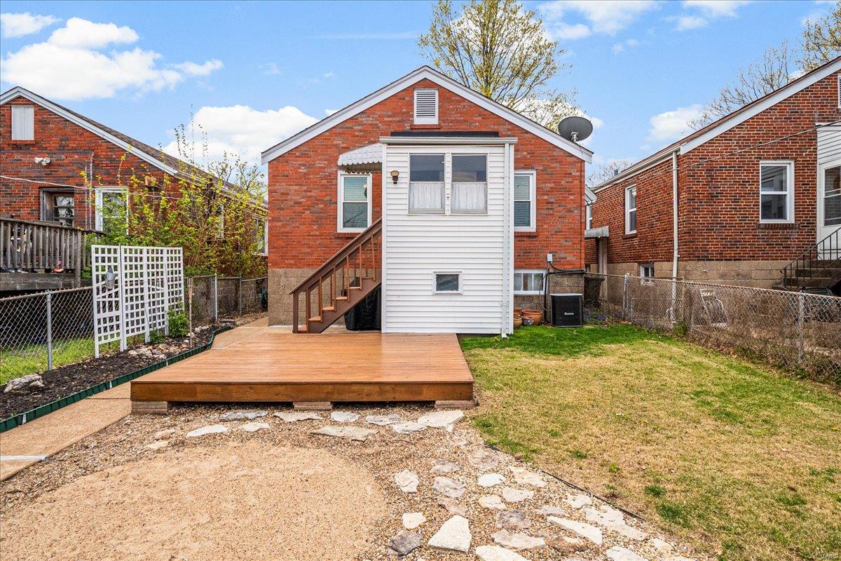 St Louis, Missouri 63116, United States, 2 Bedrooms Bedrooms, ,1 BathroomBathrooms,Residential,Pending,110943