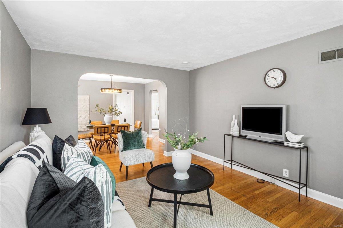 St Louis, Missouri 63116, United States, 2 Bedrooms Bedrooms, ,1 BathroomBathrooms,Residential,Pending,110943