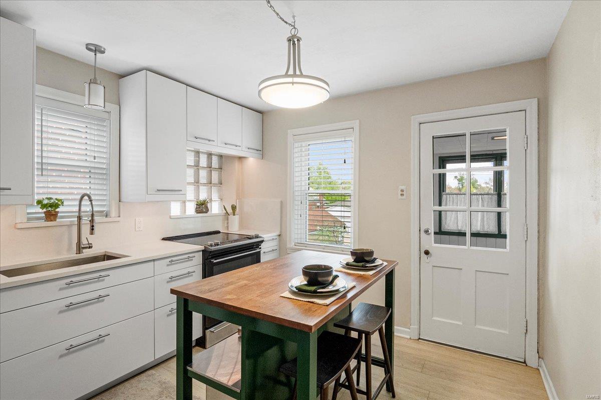 St Louis, Missouri 63116, United States, 2 Bedrooms Bedrooms, ,1 BathroomBathrooms,Residential,Pending,110943