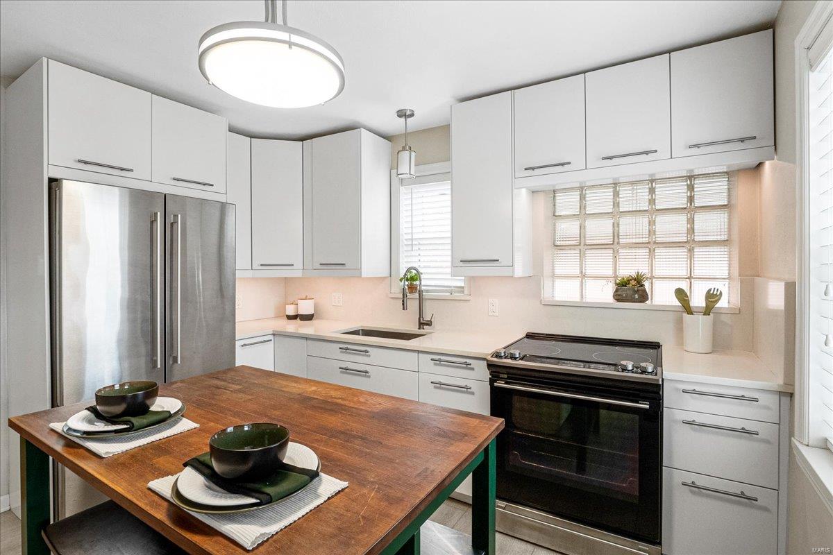 St Louis, Missouri 63116, United States, 2 Bedrooms Bedrooms, ,1 BathroomBathrooms,Residential,Pending,110943