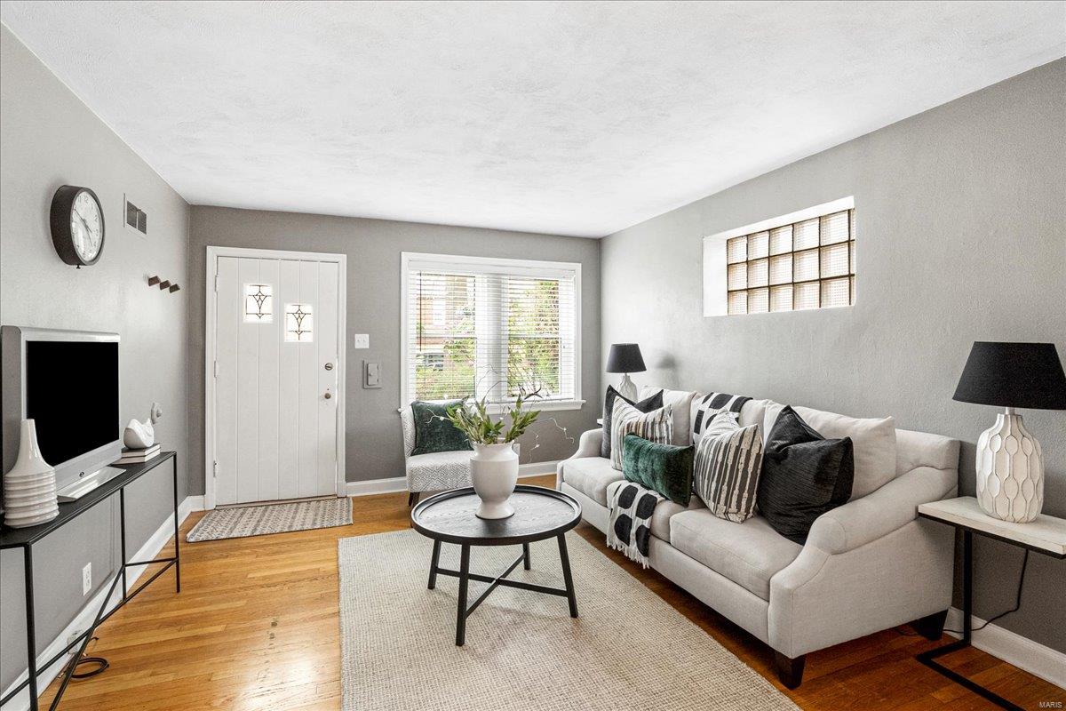 St Louis, Missouri 63116, United States, 2 Bedrooms Bedrooms, ,1 BathroomBathrooms,Residential,Pending,110943