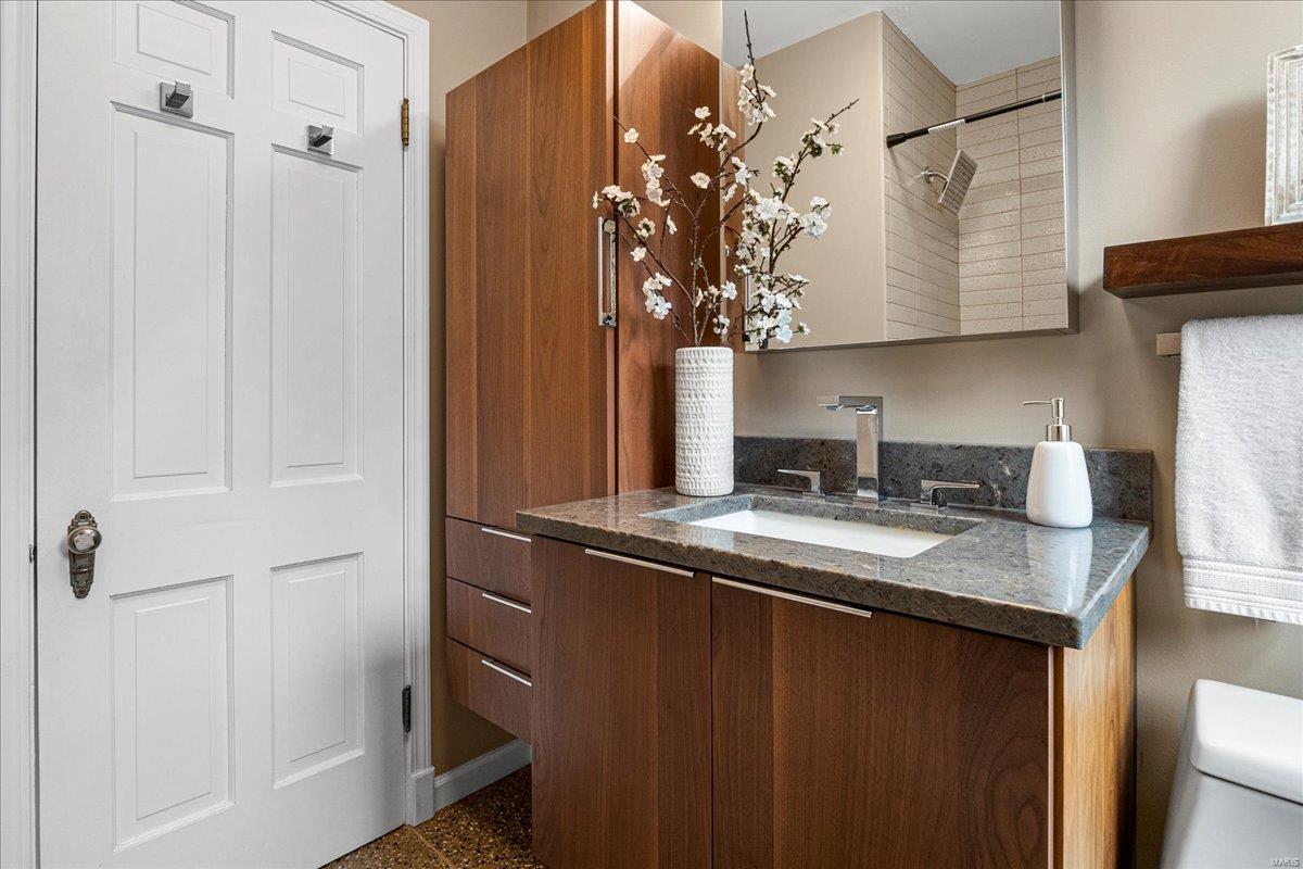 St Louis, Missouri 63116, United States, 2 Bedrooms Bedrooms, ,1 BathroomBathrooms,Residential,Pending,110943