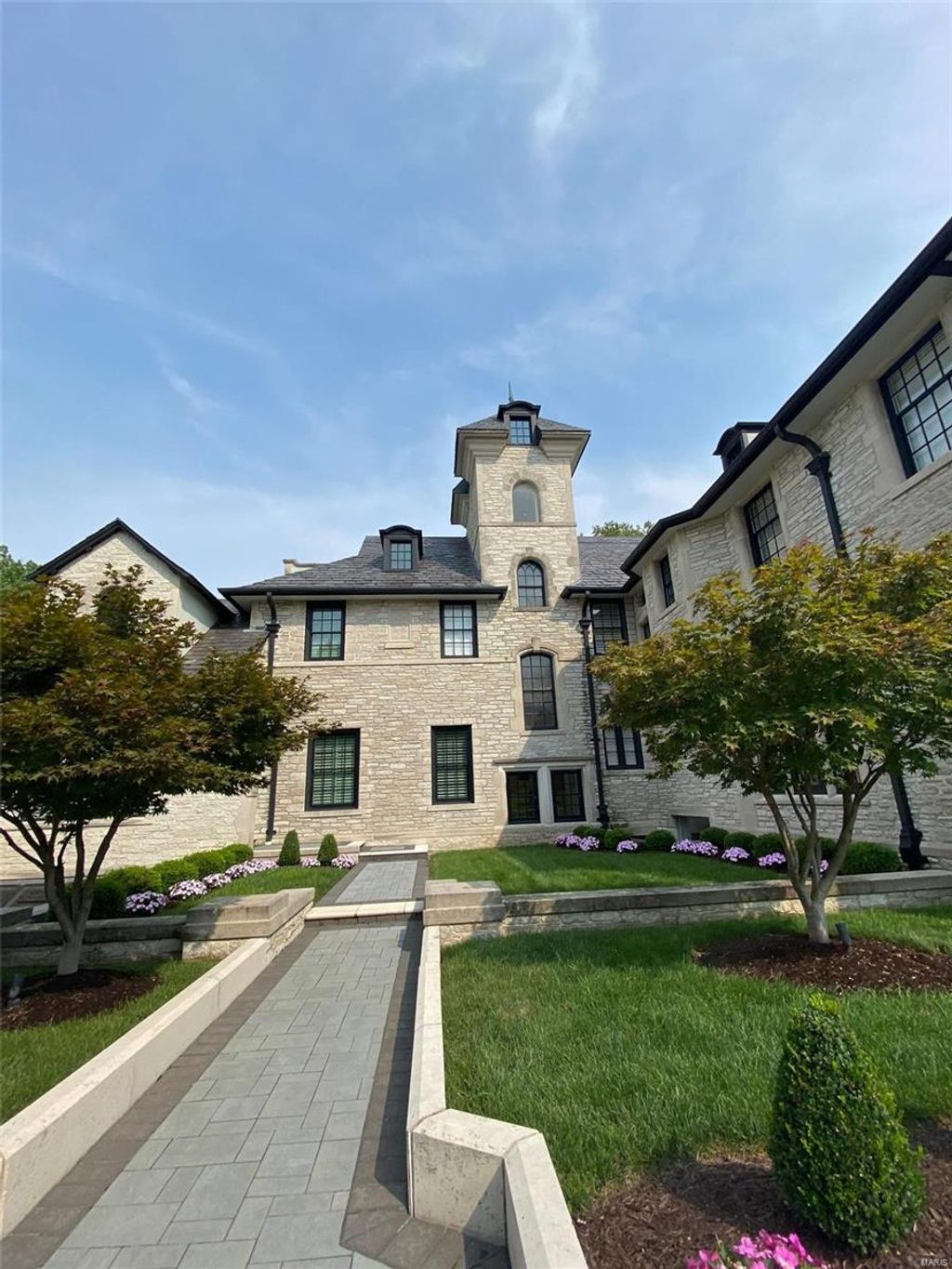 9 E Brentmoor, Clayton, Missouri Single Family Home Property Listing McAfee Real Estate