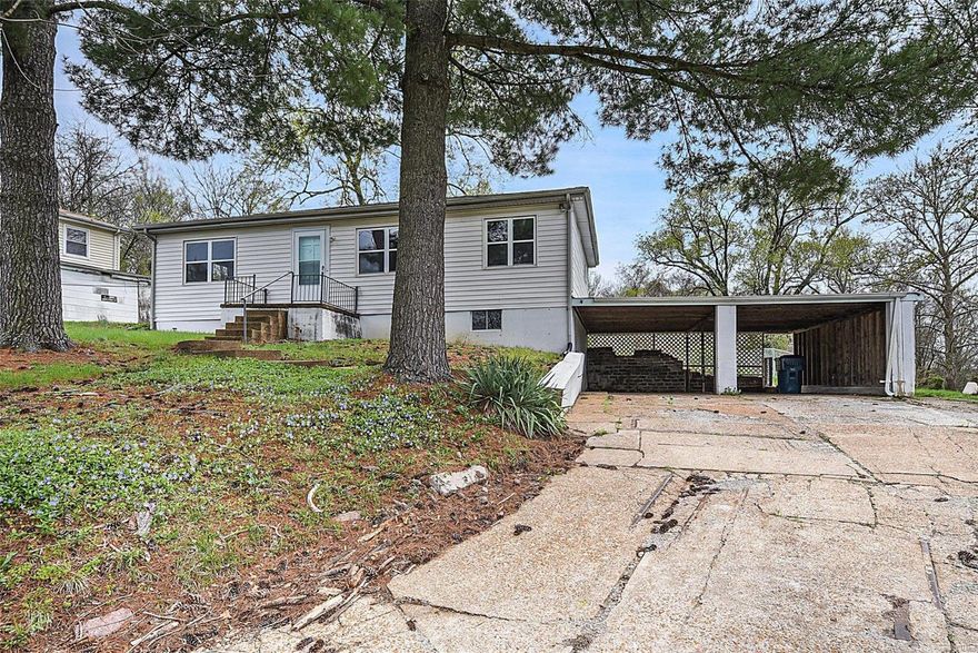 WOW! ATTENTION INVESTORS AND DEAL LOVERS! MOVE FAST; THIS DEAL WILL NOT LAST LONG! Blank slate needing an update. This home has great bones and some upgrades that you could use as part of the project...OR you could build your dream home on this incredible parcel!  Put the finishes on this one and MAKE IT YOUR OWN This home is LOADED with potential.  Special Sale Contract (form #2043) required. Sold as-is.  Seller is providing a $10,000 credit at closing for Buyer's repairs.