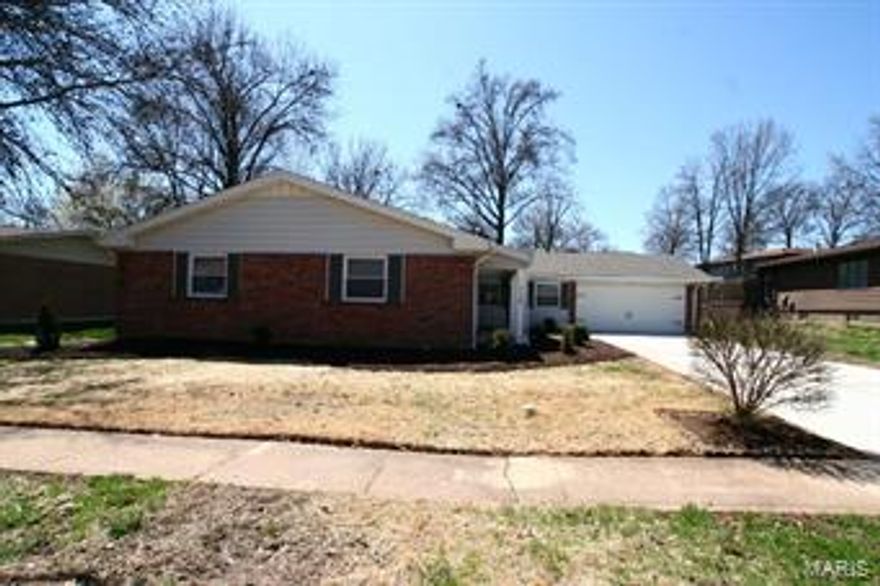 Here is a nice four bedroom ranch style home in the desirable Fox Creek Subdivision that is ready for you. Parkway West near Baxter and Manchester. You'll love the partial brick on the exterior, two car garage, and some wood flooring inside the home. Private back yard.   Nice Street. Great location!!! Additional Rooms: Sun Room