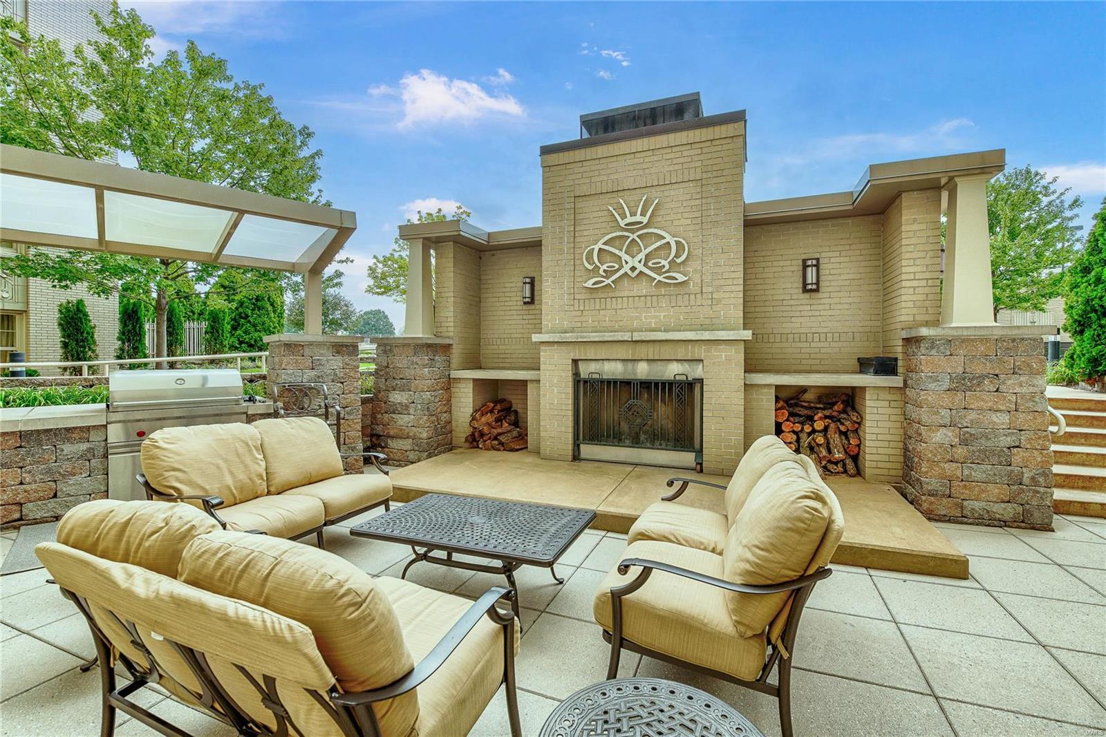 Park Plaza Residential Condo - Residential