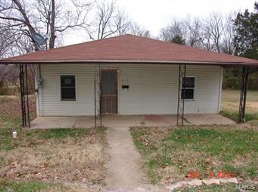 Great investment property on LARGE city level lot!  Home appears to have had some prior updates. Home has laminate wood flooring, updated kitchen, covered front porch, additional off street parking.  Main floor laundry in 3rd bedroom.  Divided bedroom floor plan.  Property will only qualify for CASH or possibly hard money lender to do a rehab loan.  No electric is on at property, bring flashlight. Utilities can not be turned on. Proceed with caution at your own risk. Property being sold AS-IS.  Seller will not do any inspections &/or repairs. BANK REQUIRES PROPERTY TO BE ON MARKET 10 DAYS BEFORE REVIEWING ANY OFFERS!!! SpecialListingConditions: Foreclosure