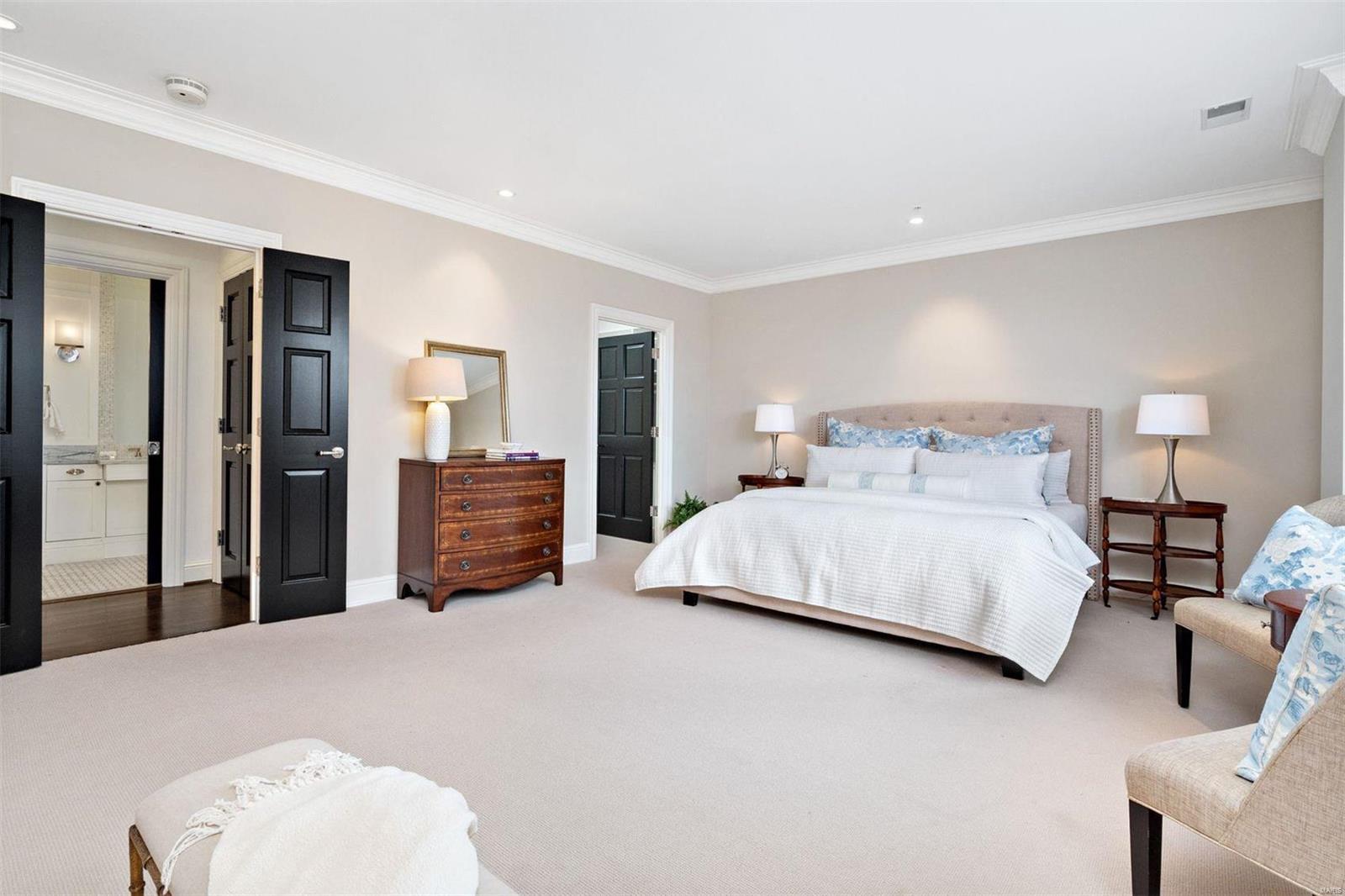 Residence At 800 S Hanley A Condo - Residential