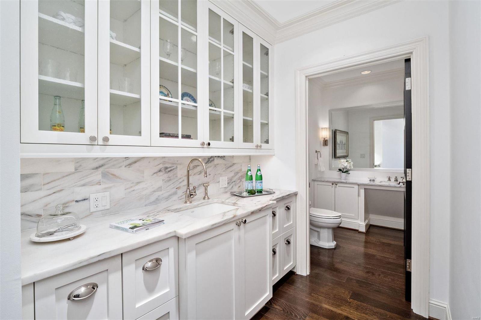 Residence At 800 S Hanley A Condo - Residential