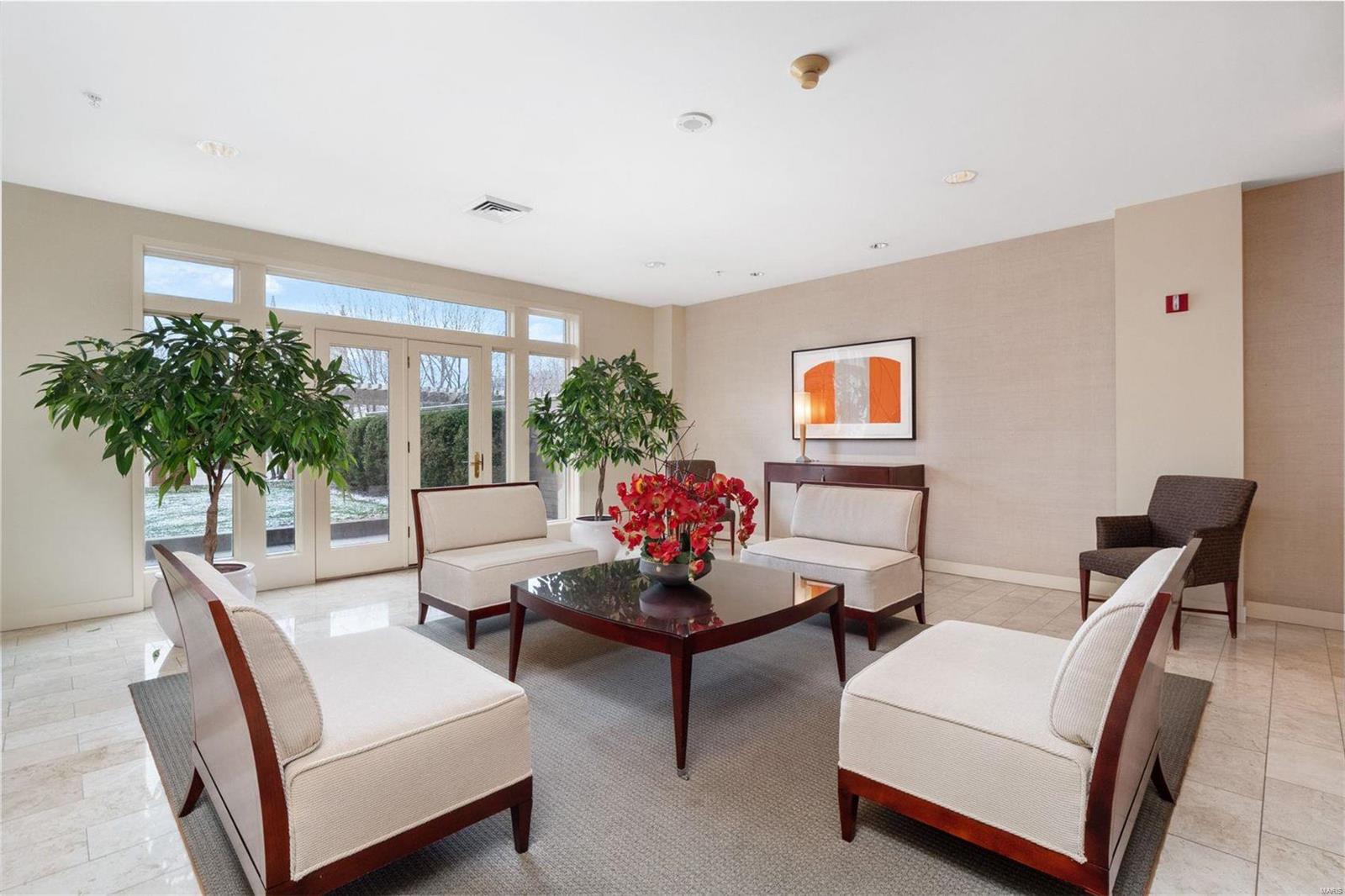 Residence At 800 S Hanley A Condo - Residential