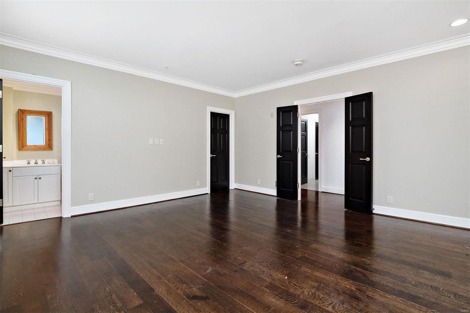 Residence At 800 S Hanley A Condo - Residential