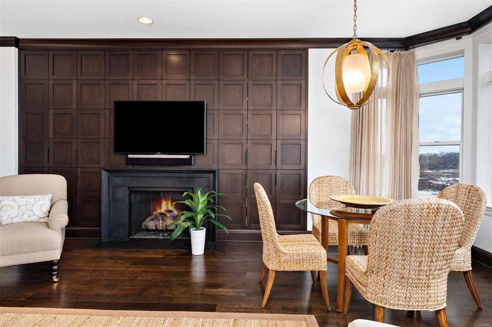 Residence At 800 S Hanley A Condo - Residential