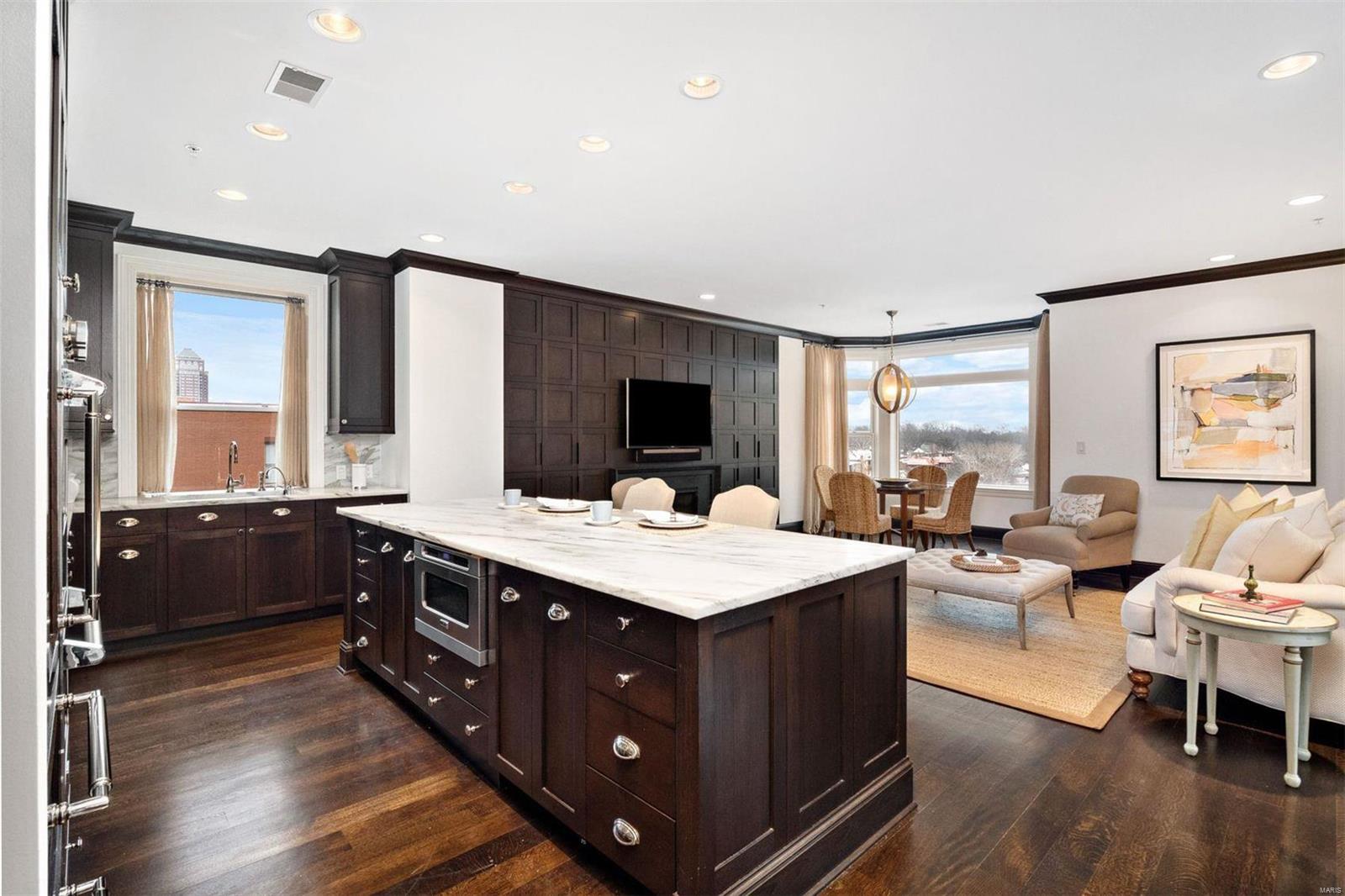 Residence At 800 S Hanley A Condo - Residential