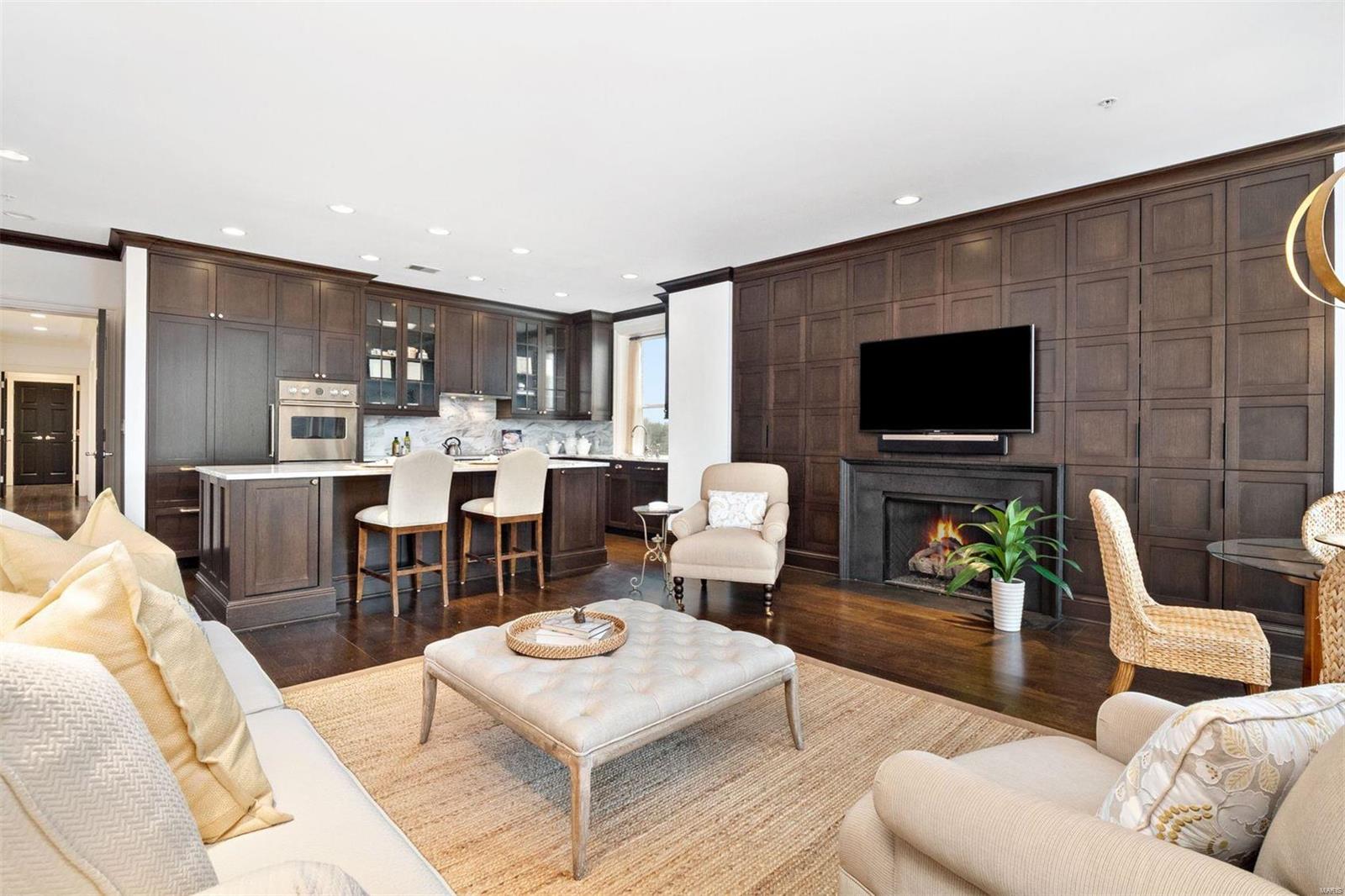 Residence At 800 S Hanley A Condo - Residential