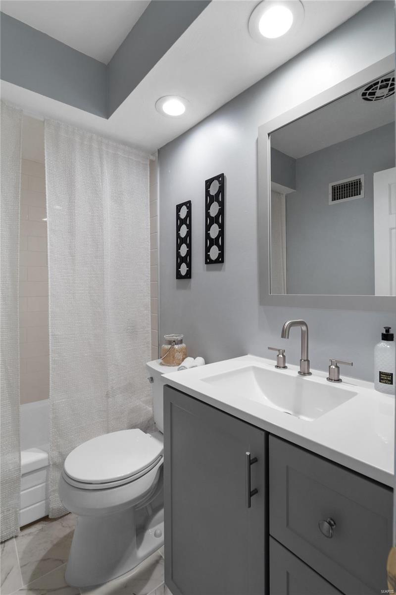 St Louis, Missouri 63130, United States, 4 Bedrooms Bedrooms, ,3 BathroomsBathrooms,Residential,Active,34344