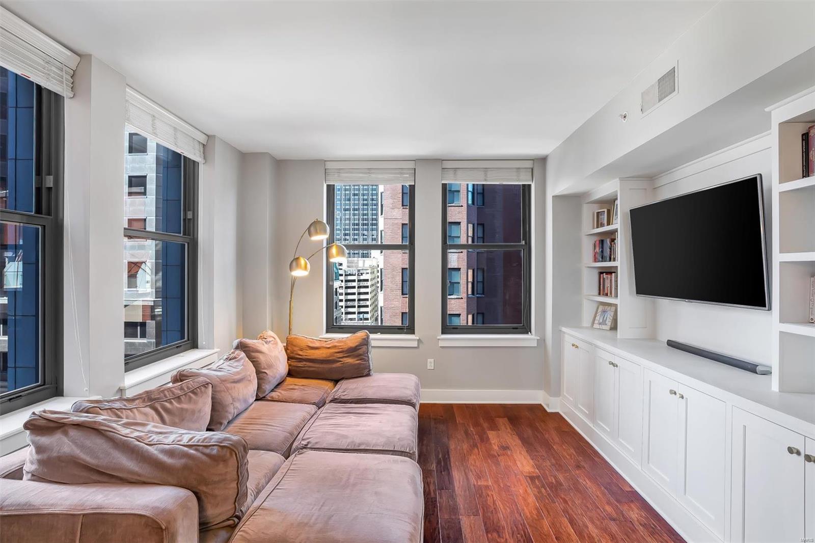 314 N Broadway 903