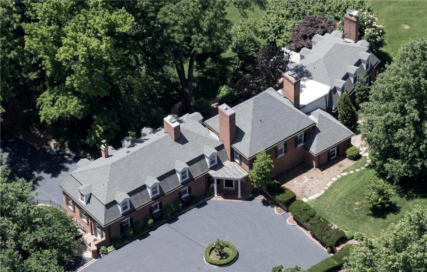 Set across from the fifth hole of The Saint Louis Country Club, this 7,000 square foot residence has been fully modernized, bringing a functional and convenient lifestyle to a gracious property steeped in refined architectural detail. Views of the course are available from most angles of the home. The Chef’s kitchen, created in hues of white, with shimmering granite, custom glass front cabinetry, Wolf and SubZero appliances. An expansive Master wing on the second level enjoys dual baths, a separate Master lounge, and unlimited closet and storage space. Three additional suites are on second level. An elaborate Main Level addition opens to patios and terraces, complementing the formal dining and living rooms of the home. The main level den is outfitted with a bar. Systems are new, throughout, including a new roof, downspouts and gutters, HVAC zones, light fixtures and paint. Laundry hook ups are on main and lower levels, for added convenience. A three car garage completes the property.