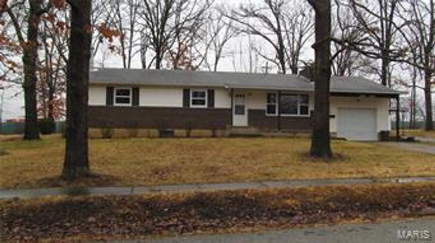 Newly remodeled 3 bedroom, 2.5 bath located on a quiet street in Cuba. Hardwood floors just refinished throughout, new flooring in kitchen and baths. Wood burning fireplace in Living room,  Unfinished full basement with flu for wood stove plus vent less gas heater.
Home sits on 1 with additional lot available. 1 car attached garage, additional  lean too and shed on property.