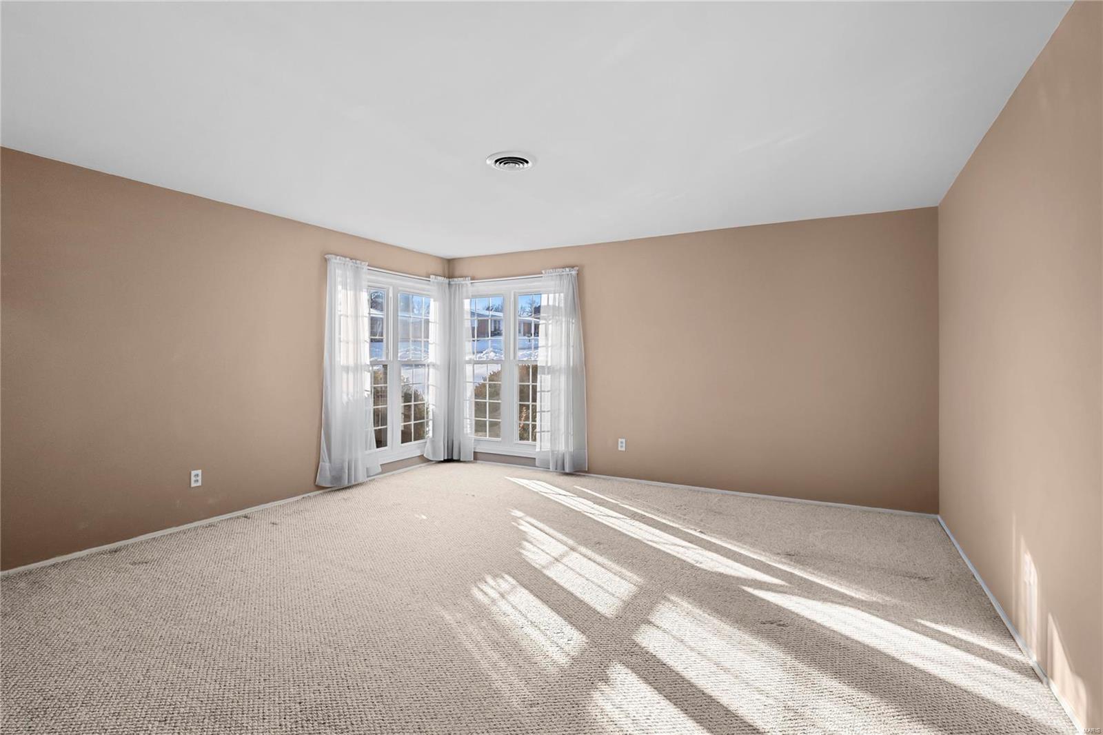 St Louis, Missouri 63126, United States, 4 Bedrooms Bedrooms, ,2 BathroomsBathrooms,Residential,Pending,17813