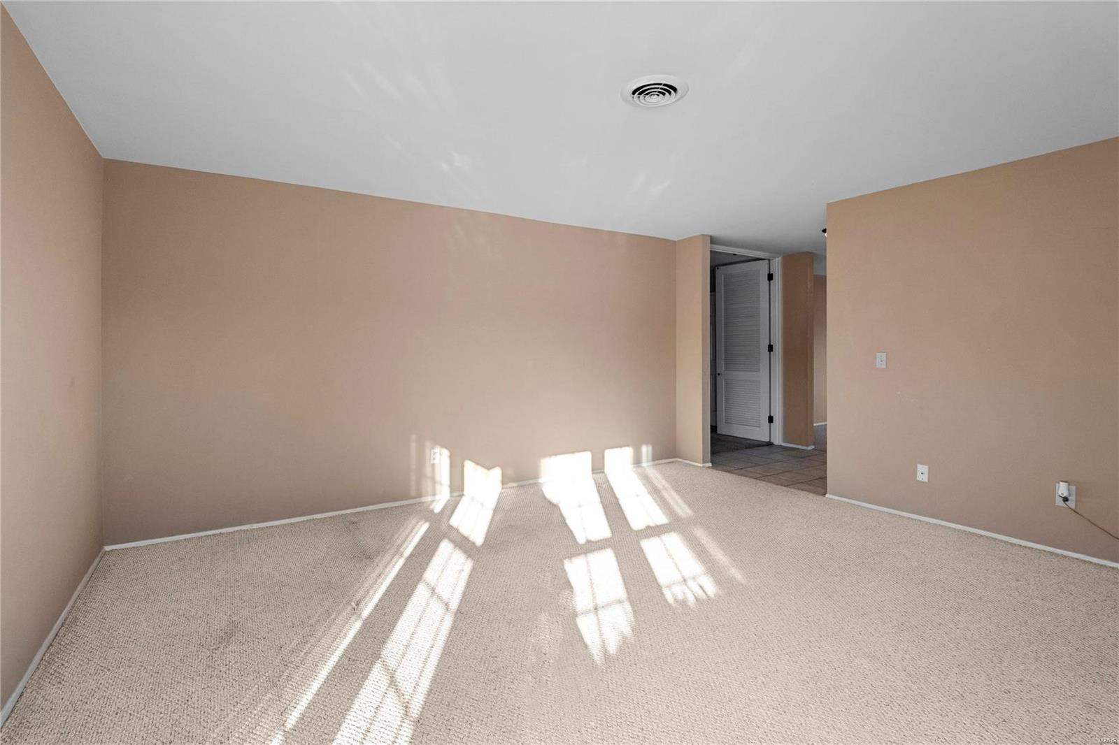 St Louis, Missouri 63126, United States, 4 Bedrooms Bedrooms, ,2 BathroomsBathrooms,Residential,Pending,17813