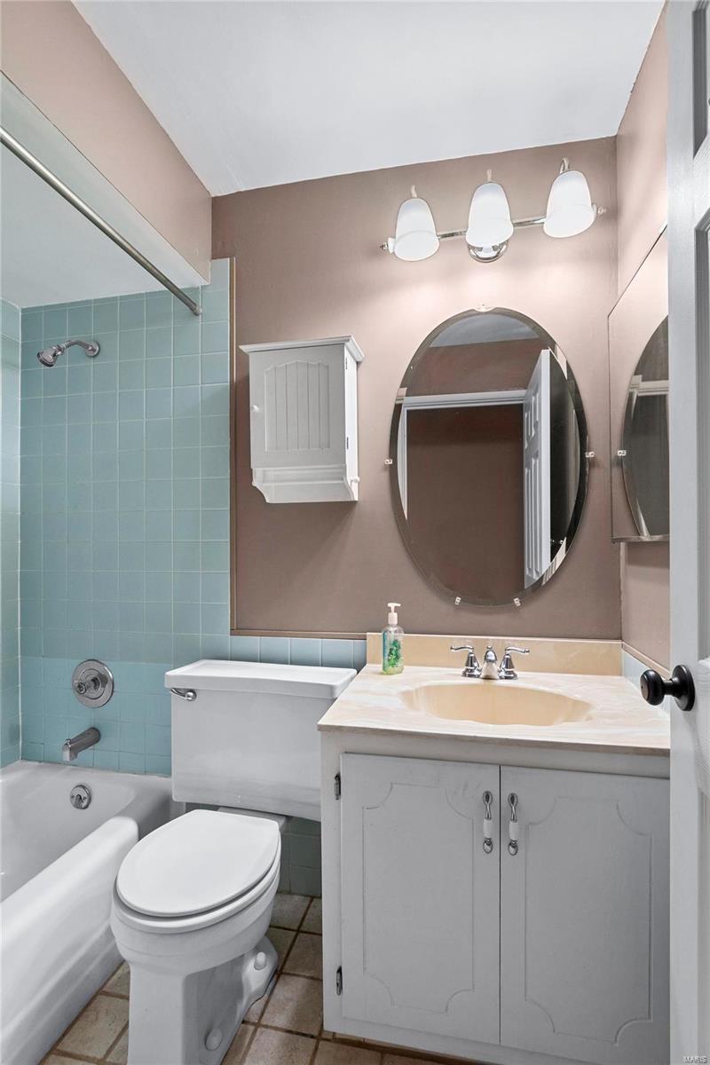 St Louis, Missouri 63126, United States, 4 Bedrooms Bedrooms, ,2 BathroomsBathrooms,Residential,Pending,17813