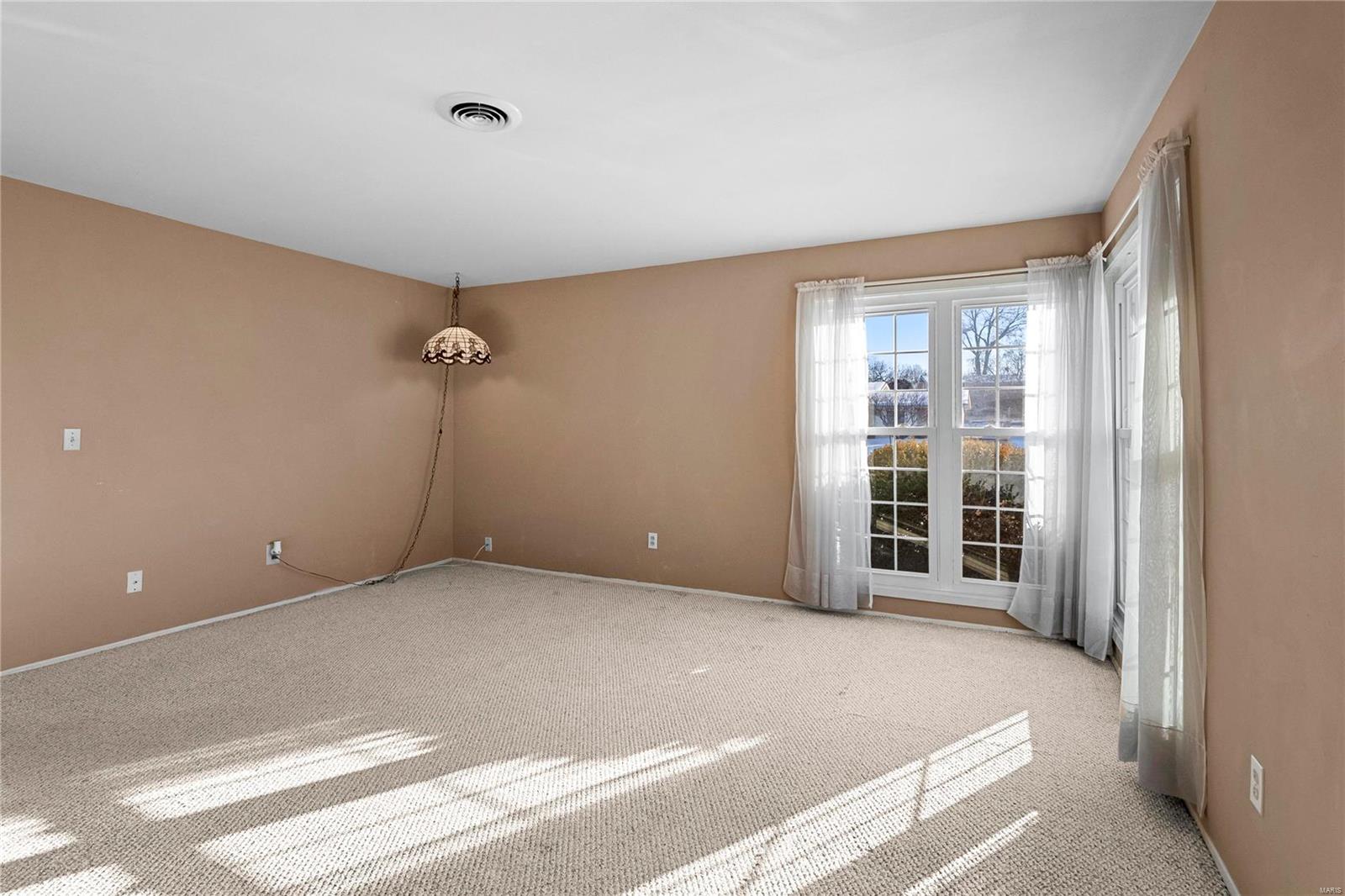 St Louis, Missouri 63126, United States, 4 Bedrooms Bedrooms, ,2 BathroomsBathrooms,Residential,Pending,17813