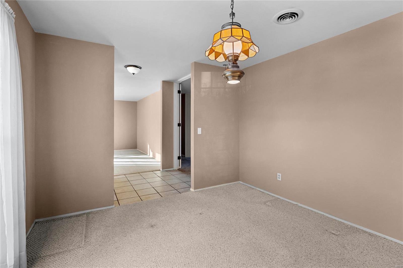 St Louis, Missouri 63126, United States, 4 Bedrooms Bedrooms, ,2 BathroomsBathrooms,Residential,Pending,17813