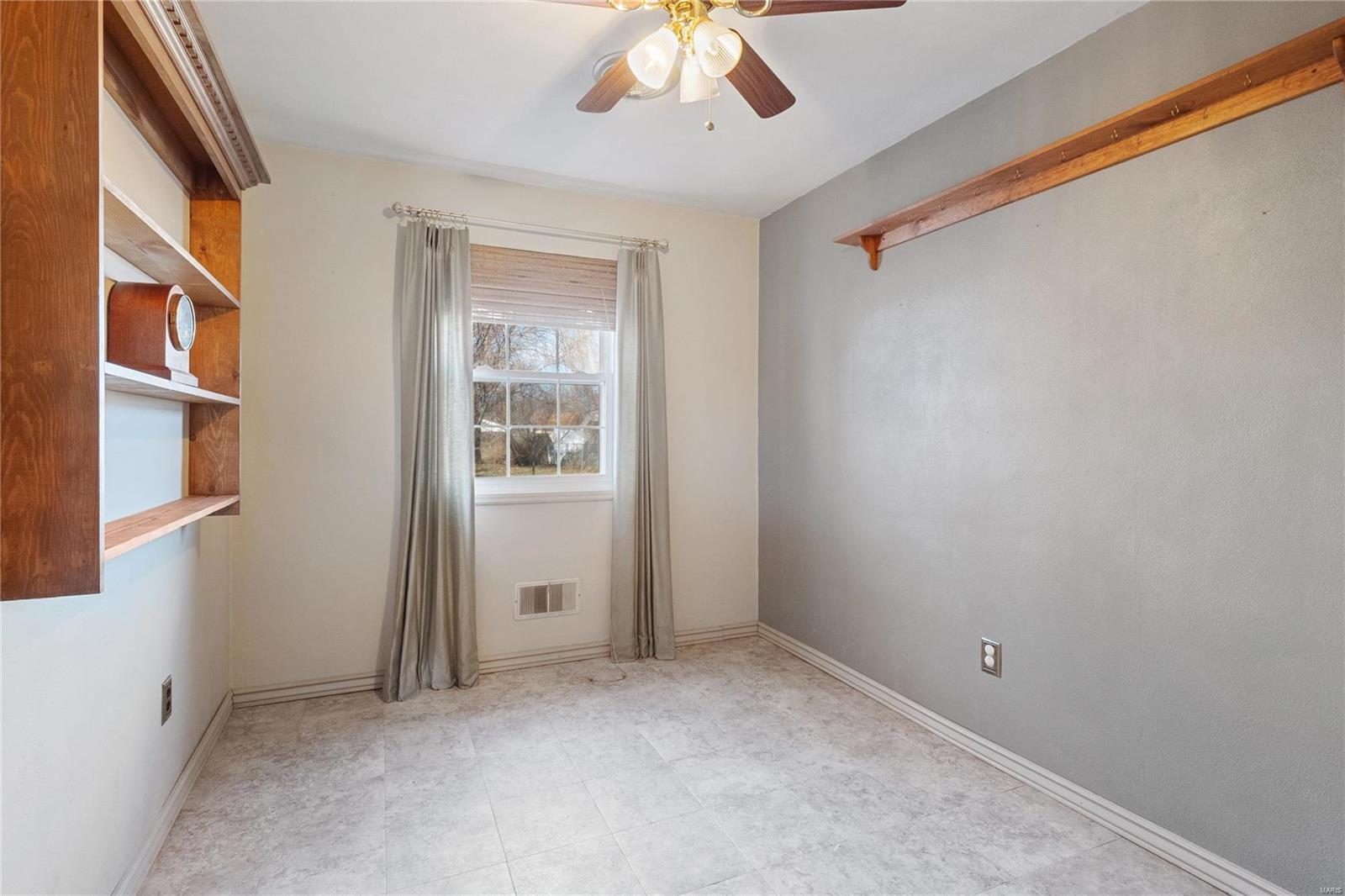 Caseyville, Illinois 62232, United States, 3 Bedrooms Bedrooms, ,1 BathroomBathrooms,Residential,Pending,27097