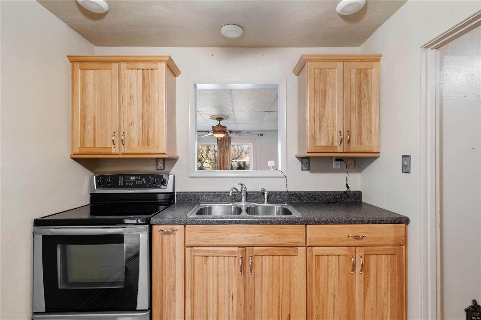 Caseyville, Illinois 62232, United States, 3 Bedrooms Bedrooms, ,1 BathroomBathrooms,Residential,Pending,27097