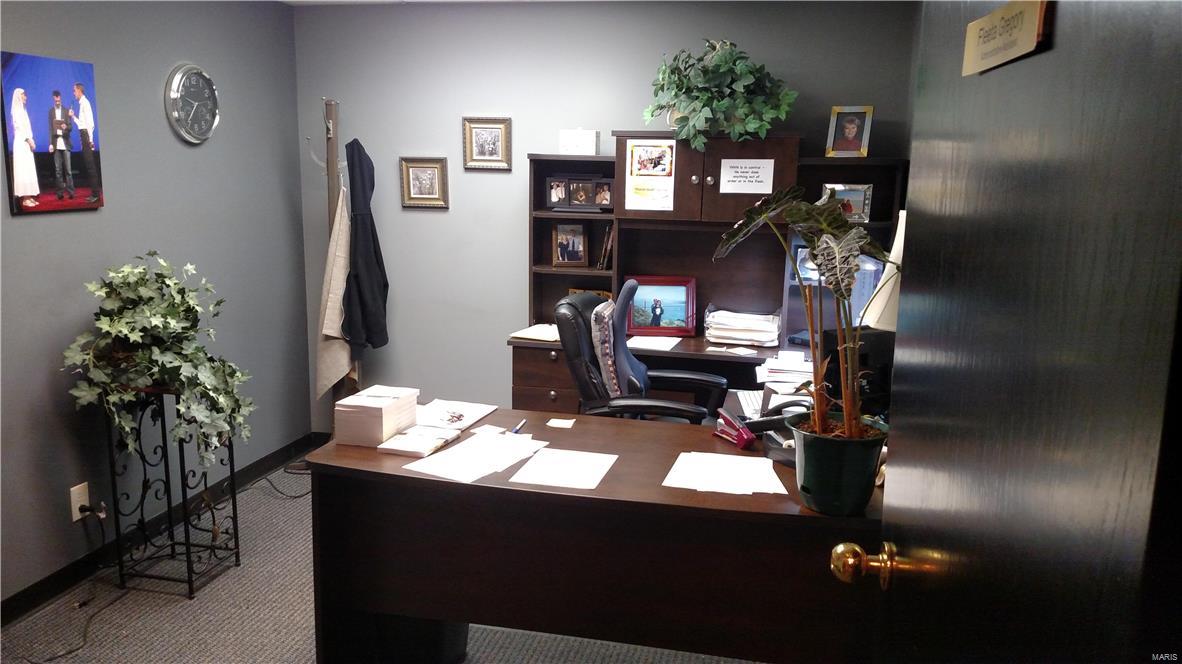 Steen & Cunninghams - Commercial Sale