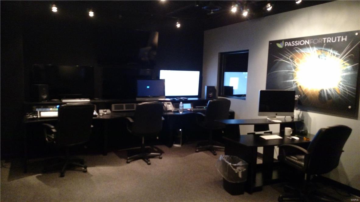 Steen & Cunninghams - Commercial Sale