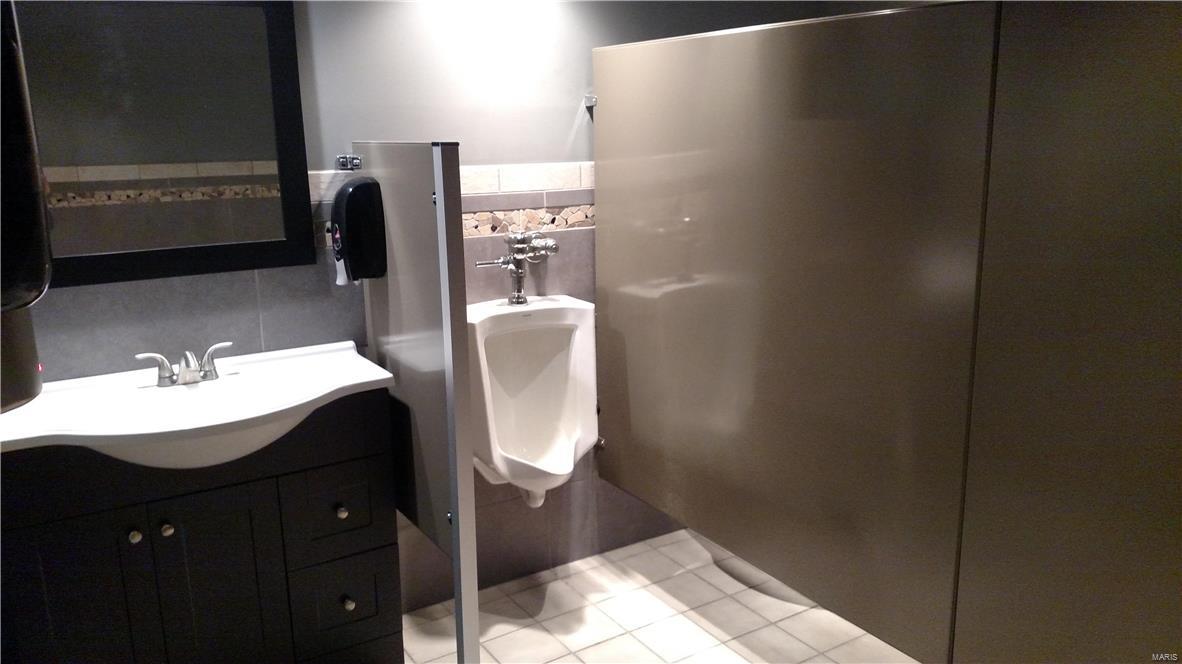 Steen & Cunninghams - Commercial Sale