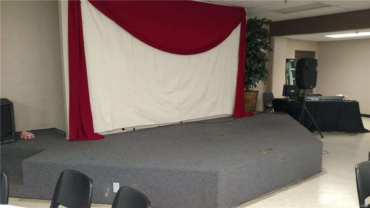 Steen & Cunninghams - Commercial Sale