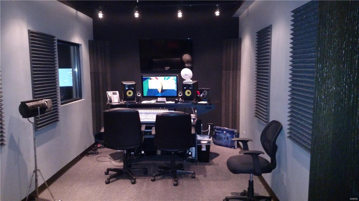 Steen & Cunninghams - Commercial Sale