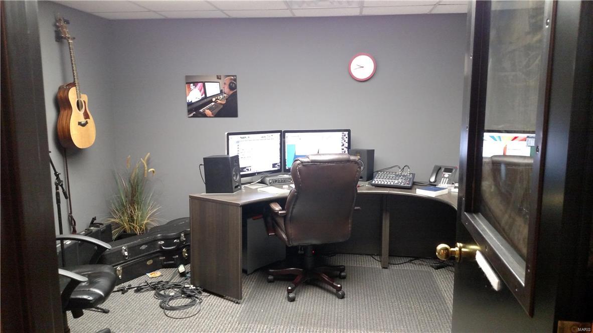 Steen & Cunninghams - Commercial Sale